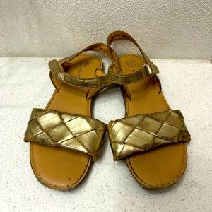 🌺 Gold Sandals for little girls size 13